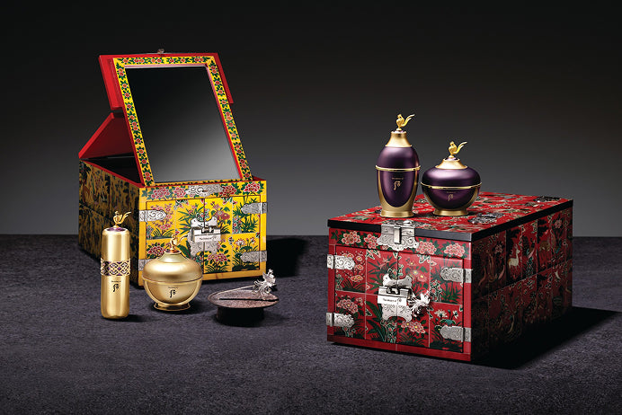 Imperial Youth products displaying with State Honors Speciality Set of 2019 with the theme of Hwagak, the Korea’s Unique Royal Woodcraft, meeting the Mastery of Metalwork, Duseok.