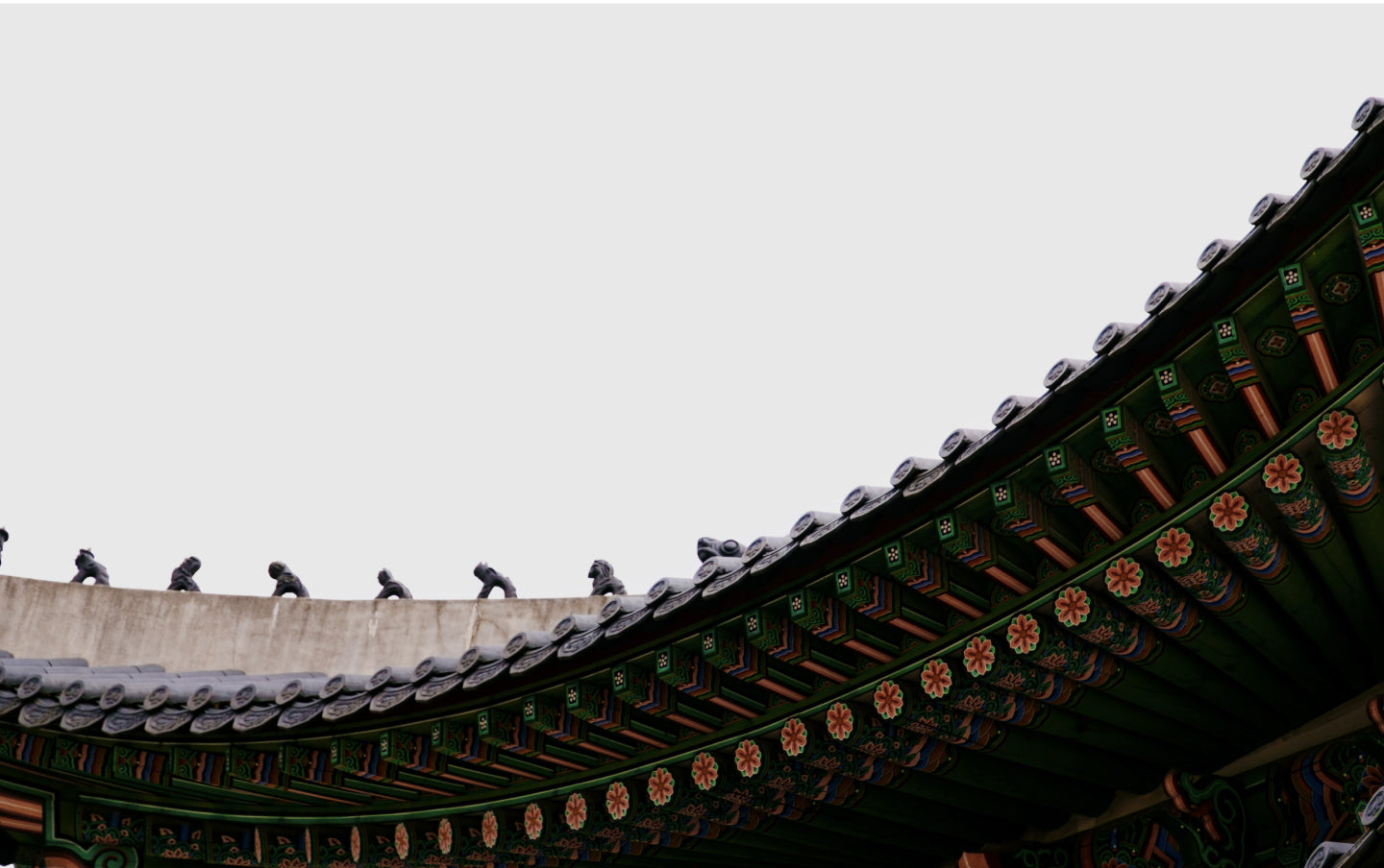 Traditional Korean architecture representing THE WHOO's brand concept.