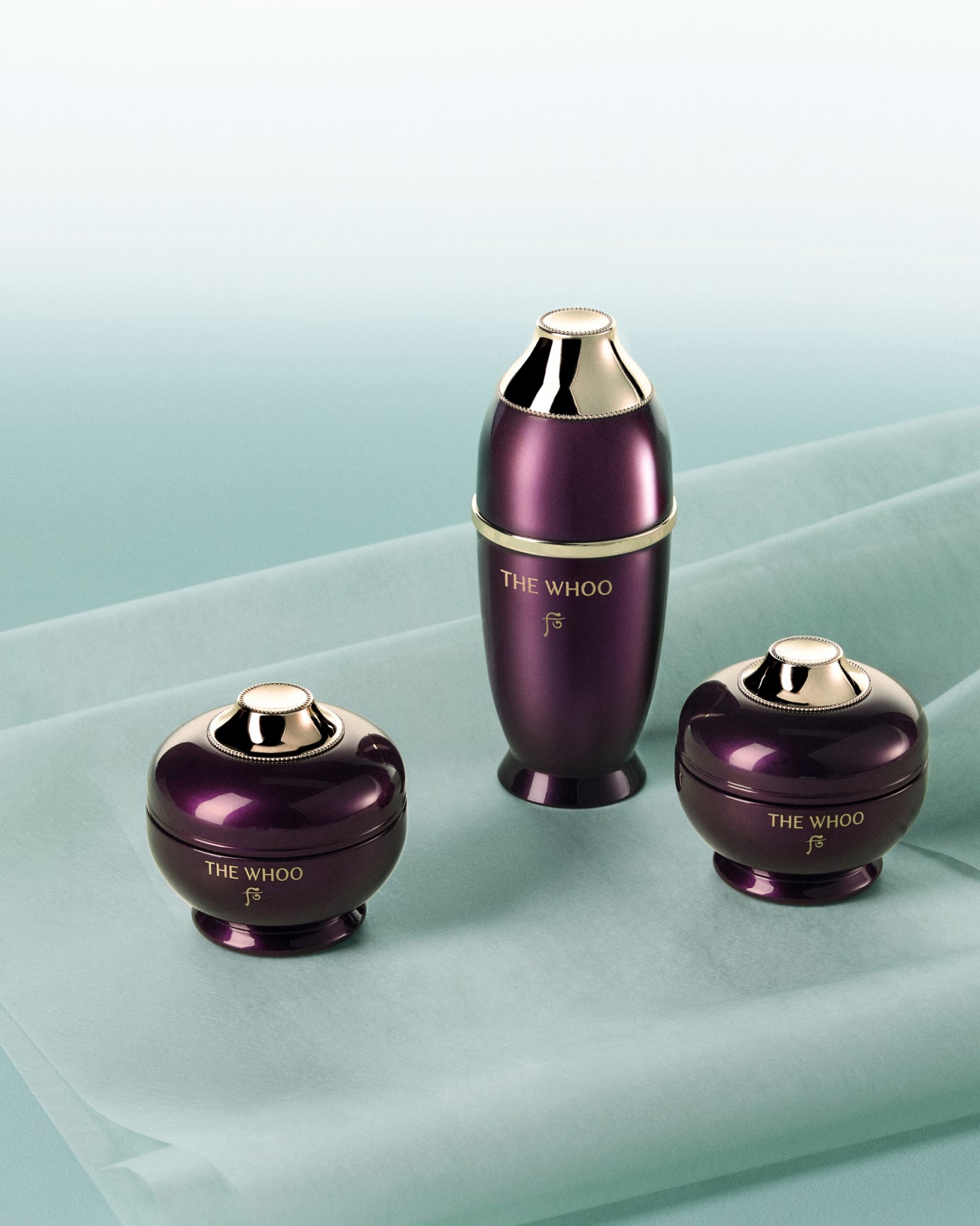 THE WHOO Imperial Youth collection travel-size set, including the Concentrate Serum, Cream, and Contour Eye Cream minis on a soft mint-green fabric.